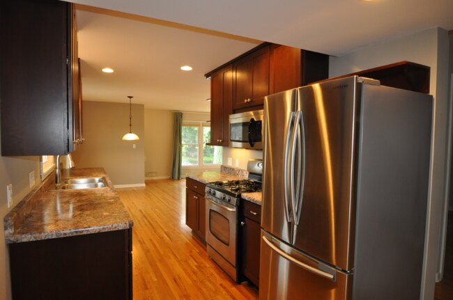 Building Photo - 5000 Vincent Ave S