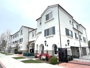 Building Photo - 521 N Erie St