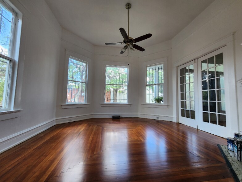 Building Photo - 106 S Bayou St