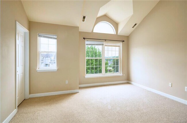 Building Photo - 2402 Rockledge Ct