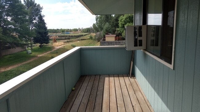 Building Photo - AMAZING LOCATION 2 Bed 1 Bath Townhouse in...