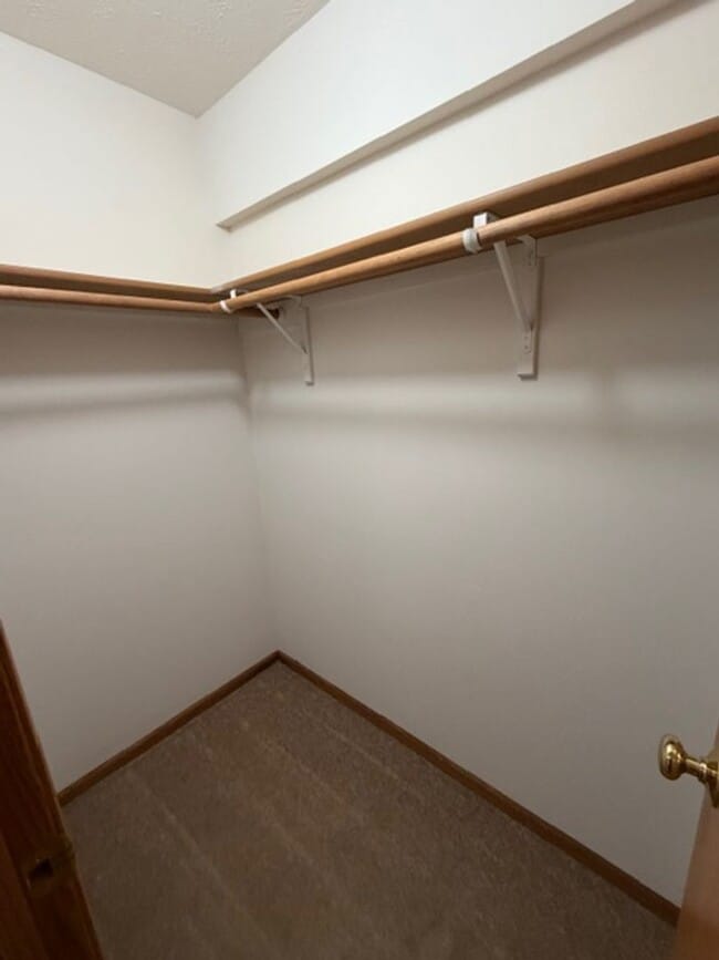 Building Photo - Large 4 bedroom house in SW Lincoln