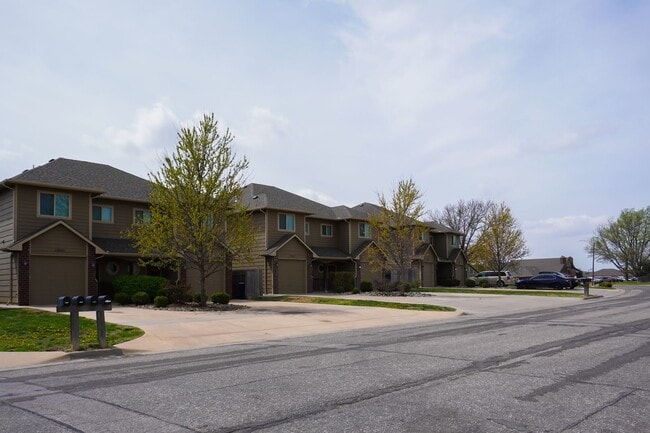 Building Photo - 3-Bed Duplex w Garage + Fenced Yard