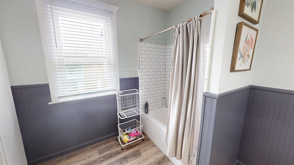 Building Photo - 2554 1st Ave