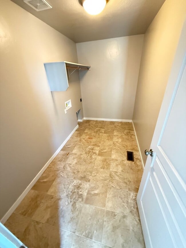 Building Photo - 4 Bedroom with 3 Car Garage in Meridian