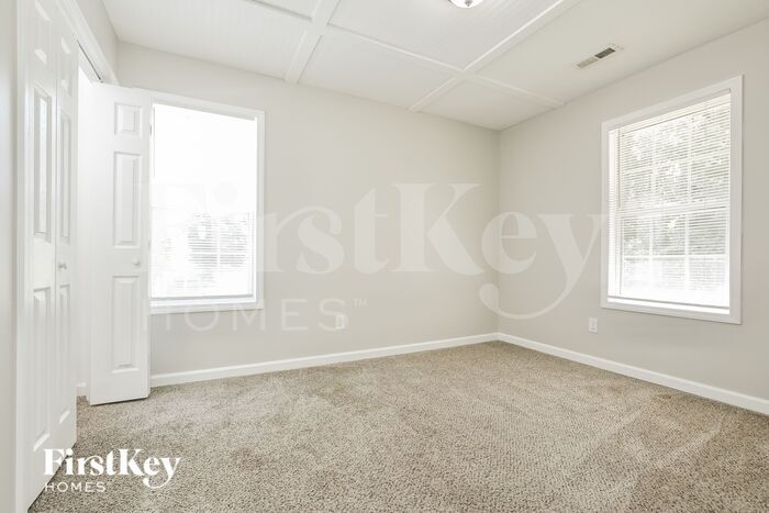 Building Photo - 6877 Ironwood Cir