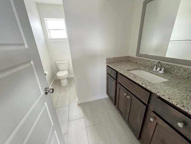 Building Photo - Well Kept Single Family Detached Home with...