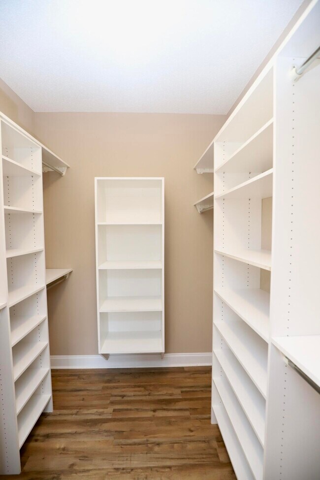 Building Photo - 1855 Beachforest Way