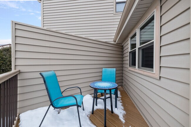 Building Photo - 348 Willow Grove Dr