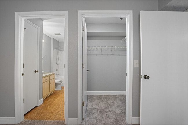 Building Photo - 8516 Island Breeze Ln
