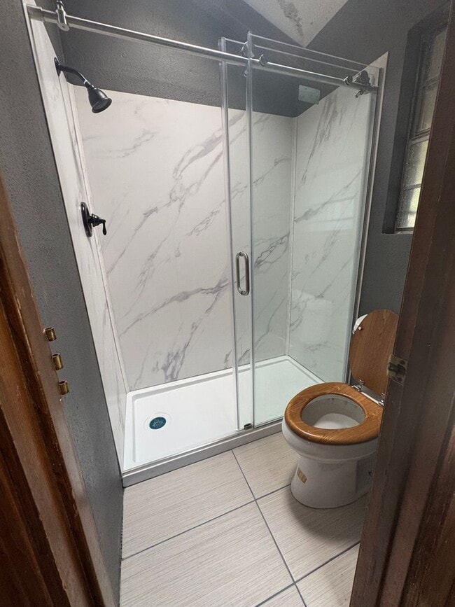 Building Photo - 3bedroom 2bedrooms 2 car garage 1/2 off 1st month's rent