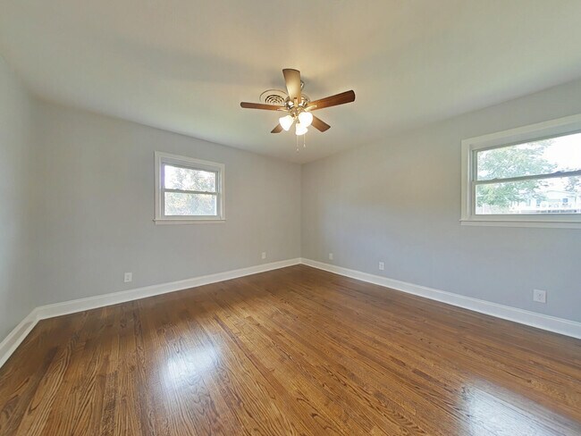 Building Photo - 117 Deerwood Dr