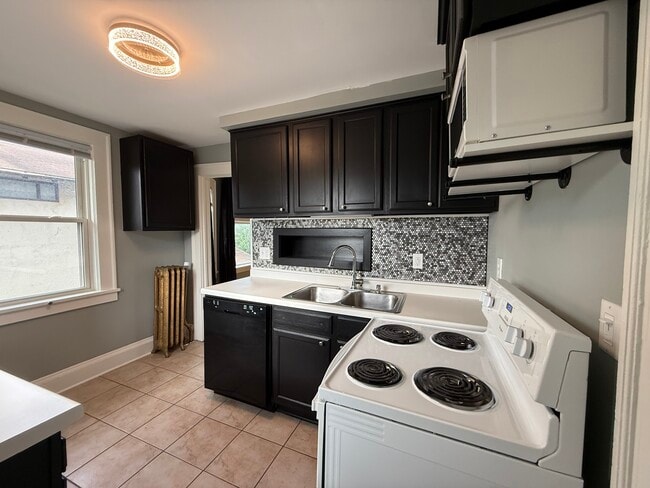 Building Photo - 780 Curfew St