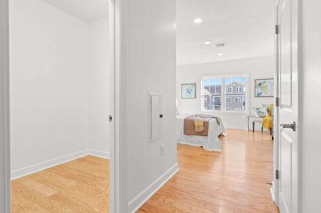 Building Photo - Danvers Updated 3 Bed 2 Bath | Top Floor Condo | Avail Now