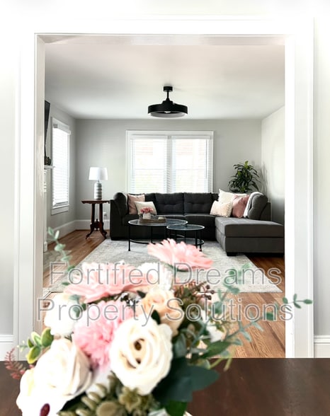 Building Photo - 2240 Queen St