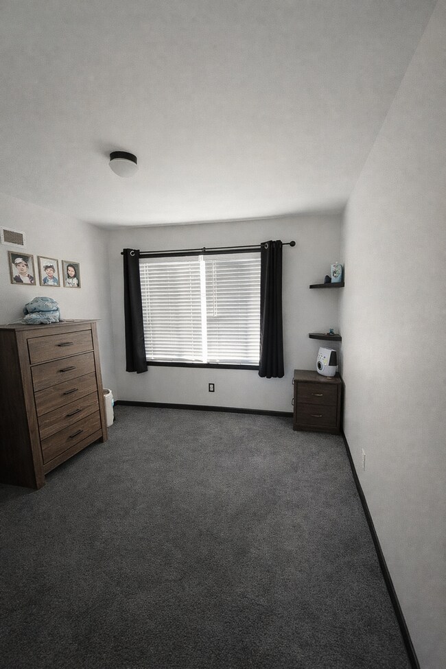 Building Photo - 4 Bed Lenexa Home w/ Finished Basement, Solar, 3 Car Garage and Fenced Yard!!