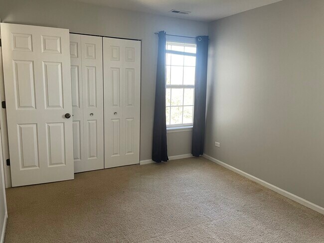 Building Photo - 527 Frieh Dr