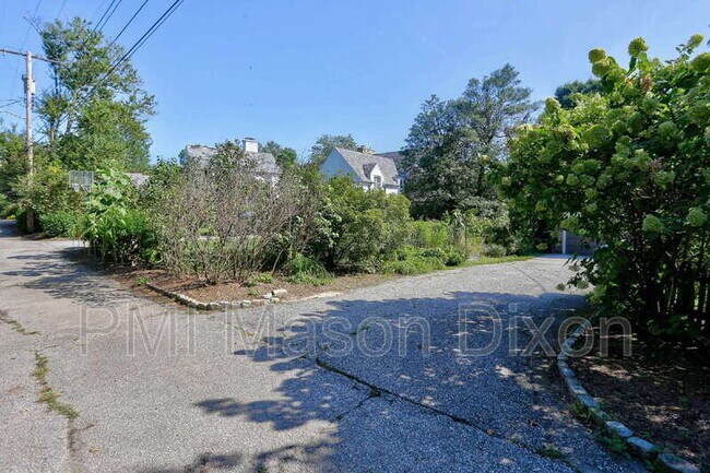 Building Photo - 5304 Springlake Way