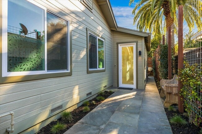 Building Photo - 402 Haydon St