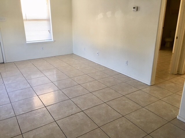 Building Photo - 405 Rockport St