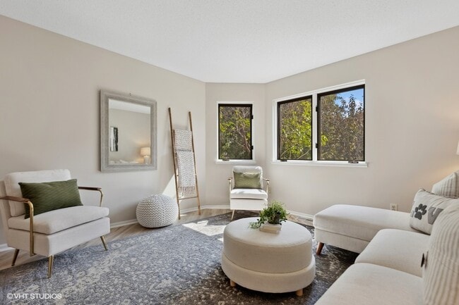 Building Photo - Charming Renovated Home with Modern Amenit...