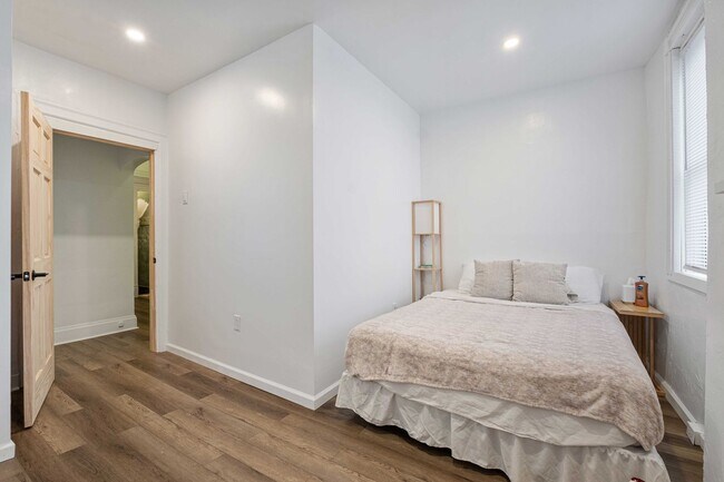 Building Photo - 2230 Tilbury Ave