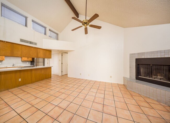 Building Photo - 2BR-2BATH  IN SOUGHT AFTER TWELVE HUNDRED ...