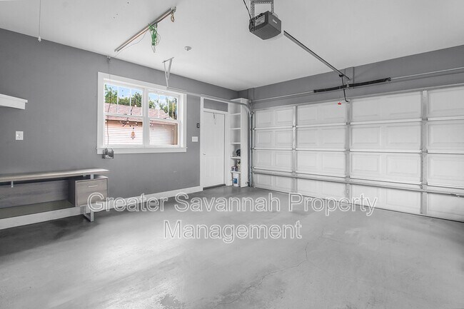 Building Photo - 419 E 54th St