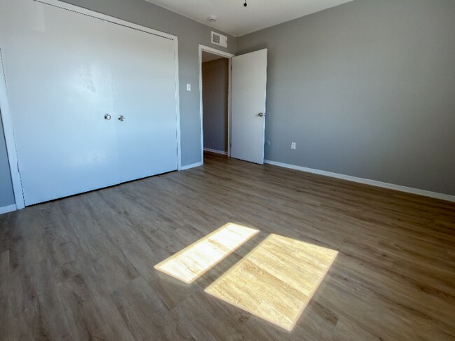 Building Photo - 301 Tri City Beach Rd