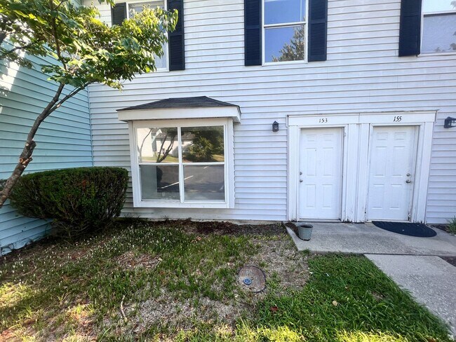 Building Photo - Blacksburg, 4 BR / 2.5 BA Townhouse, Available August