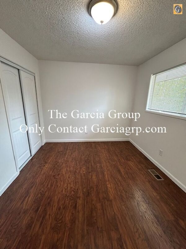 Building Photo - 17050 SE Gurnee Ave