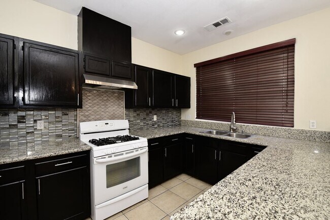 Building Photo - Charming 3-Bedroom, 2.5-Bath Two-Story Home At Smoke Ranch!