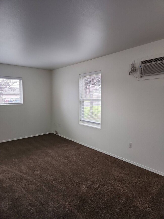 Building Photo - 215-217 K Street -Duplex