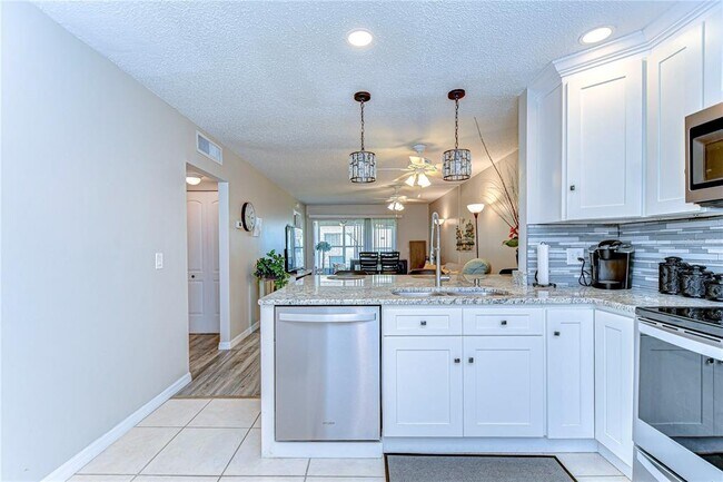 Building Photo - 13870 Oakwood Ln