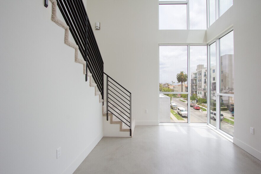 Building Photo - 11929 Courtleigh Dr