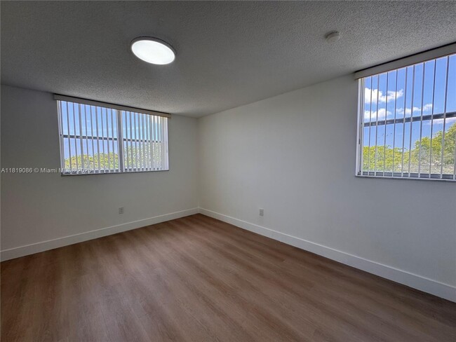 Building Photo - 1820 SW 81st Ave