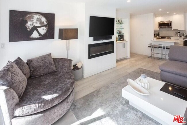 Building Photo - 8535 W Knl Dr