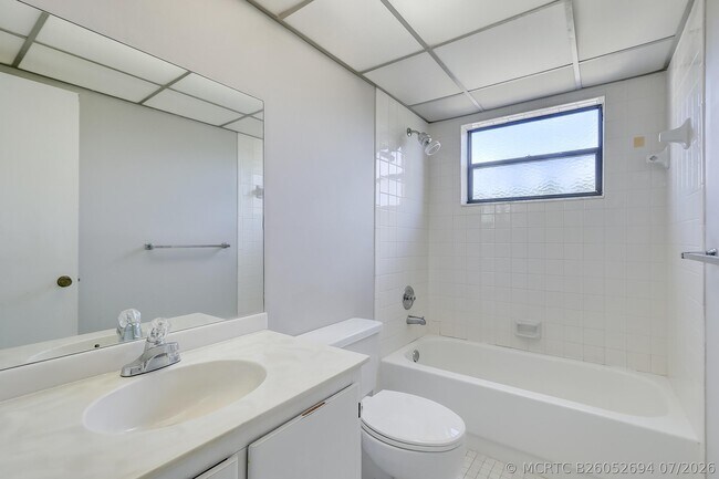 Building Photo - 6751 N University Dr