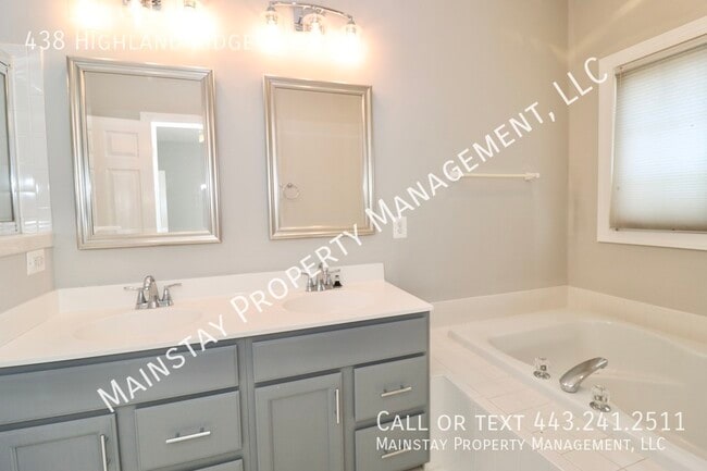 Building Photo - 438 Highland Ridge Ave