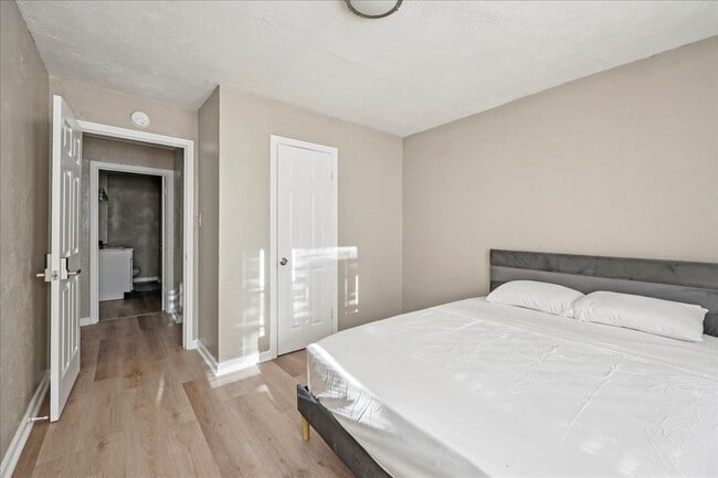 Building Photo - 1010 West Dr