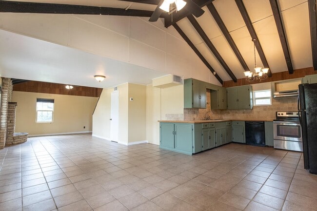 Building Photo - 121 W Stonecastle Dr