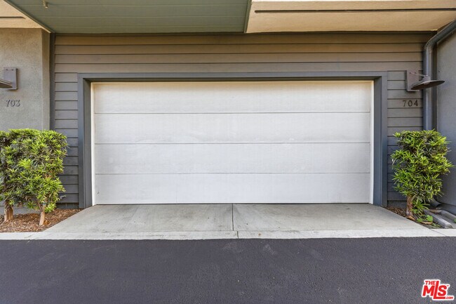 Building Photo - 9942 Artesia Blvd