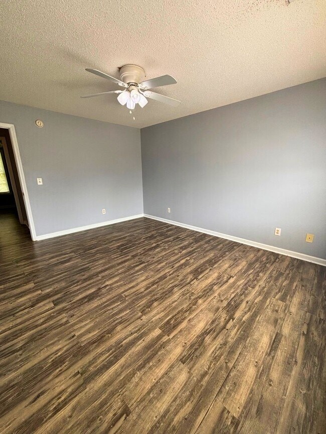 Building Photo - 216 Springfield Cir