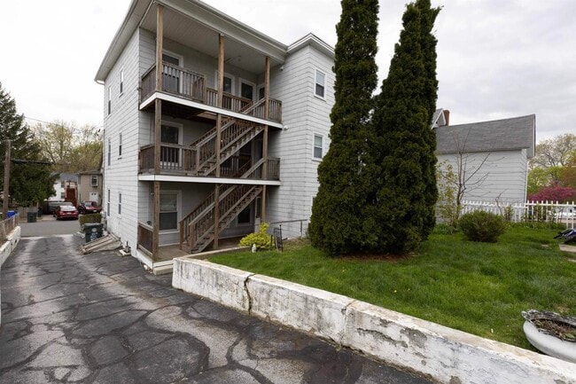 Building Photo - 470 Spruce St