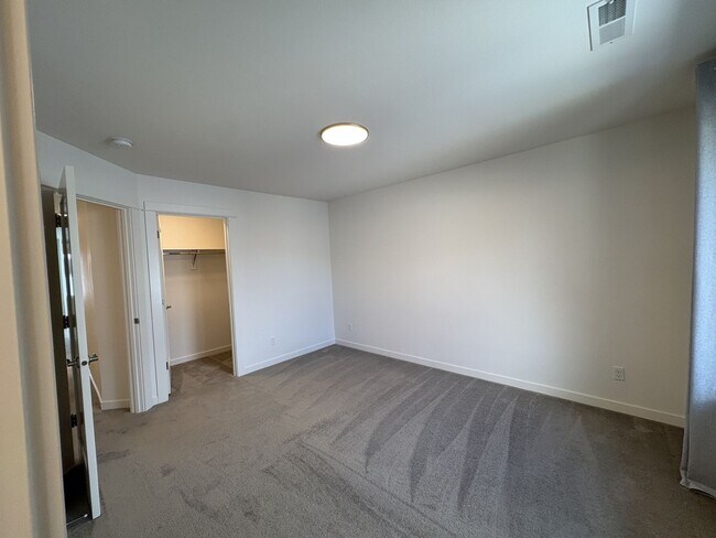 Building Photo - 6157 Blue River Dr SE