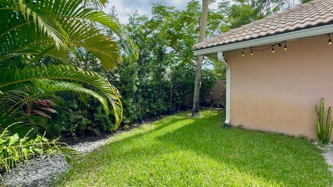 Building Photo - 5465 Grande Palm Cir