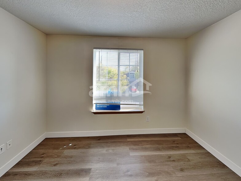 Building Photo - 475 Donna Dr