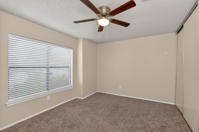 Building Photo - 10526 Bluegrass Pond