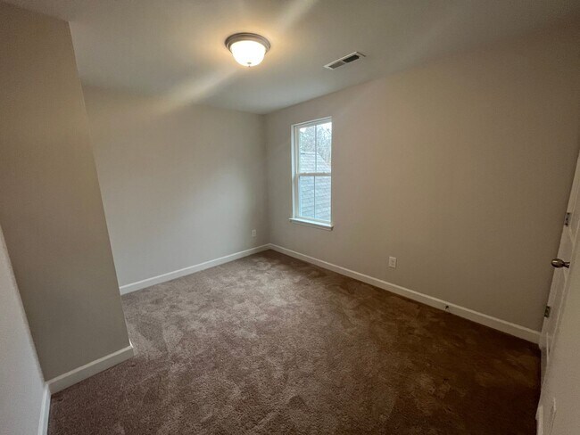 Building Photo - Breathtaking 4 Bedroom, 2 1/2 Bathroom House in Winston Salem, NC!