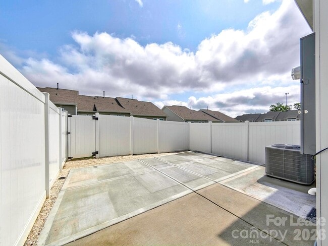 Building Photo - 915 Emma Kate Ct